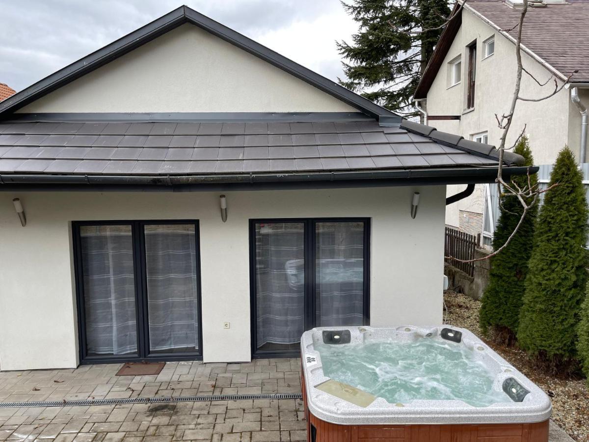 Malibu Apartman & Jacuzzi Μίσκολτς Εξωτερικό φωτογραφία