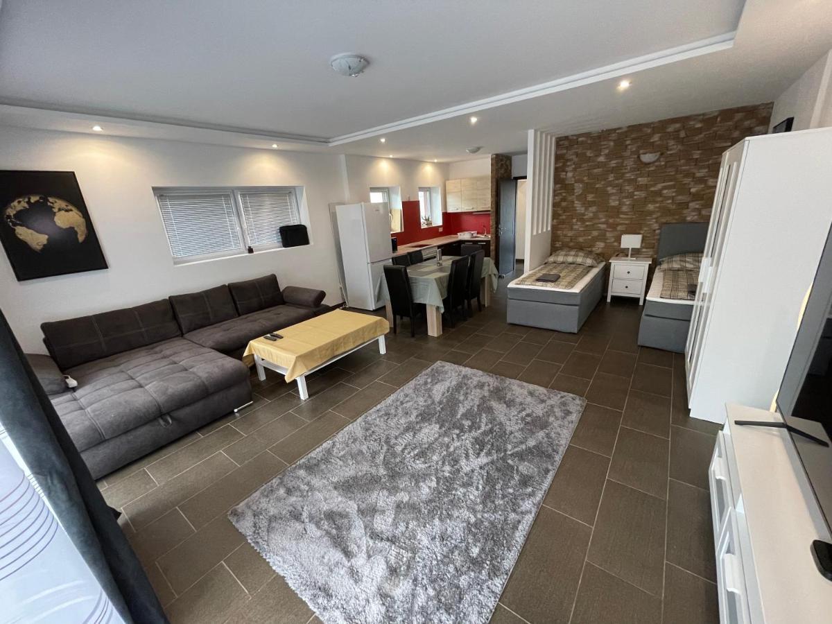Malibu Apartman & Jacuzzi Μίσκολτς Εξωτερικό φωτογραφία
