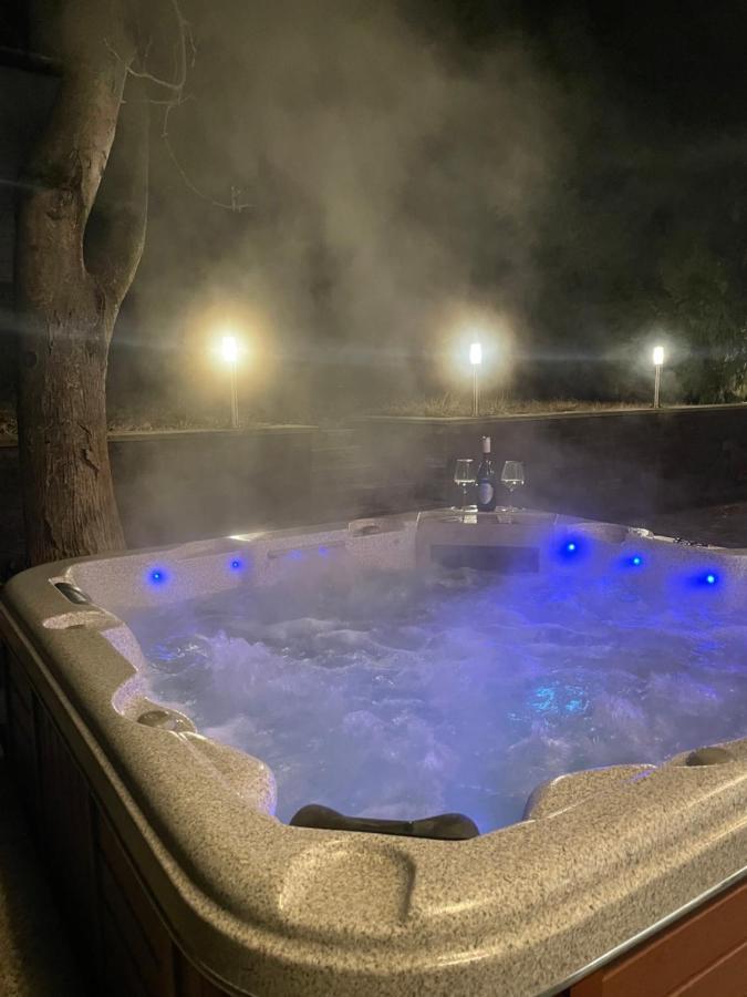 Malibu Apartman & Jacuzzi Μίσκολτς Εξωτερικό φωτογραφία