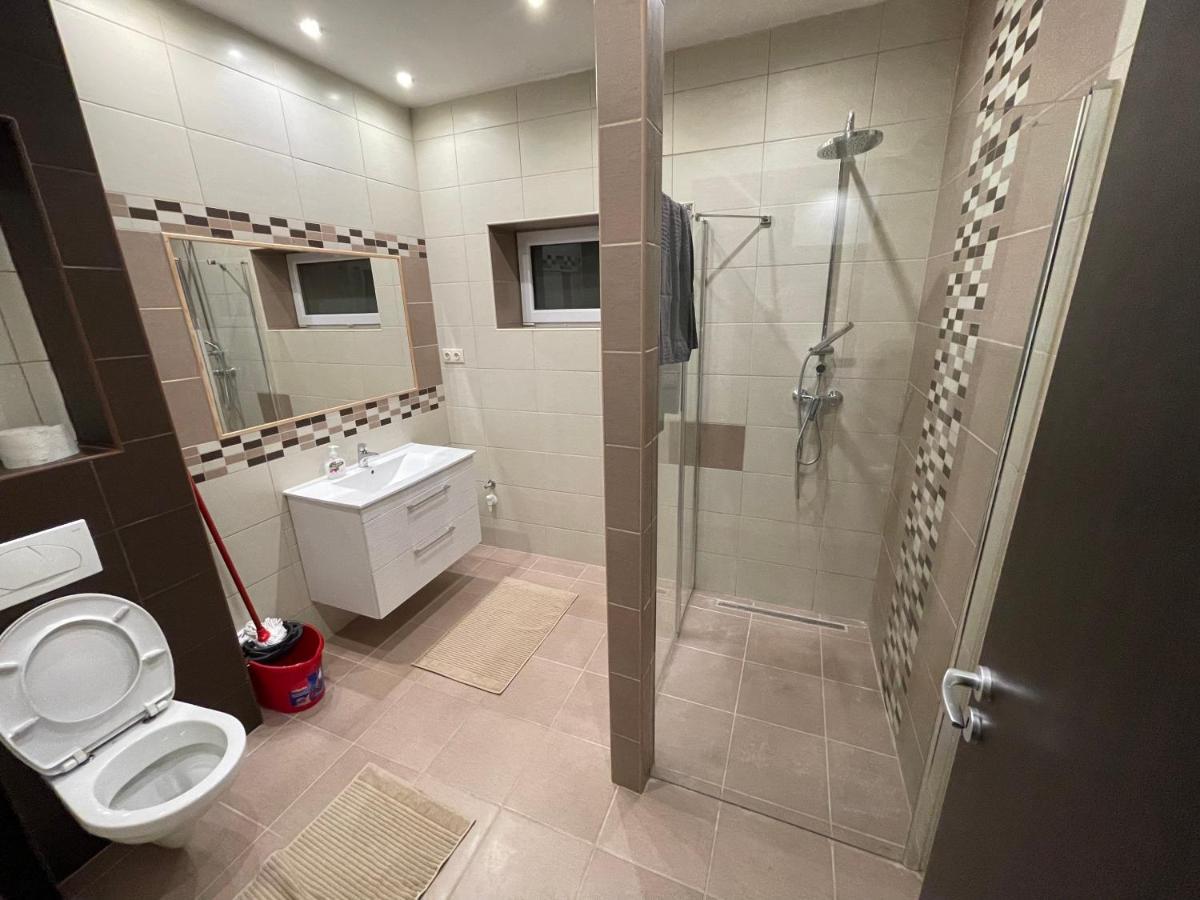 Malibu Apartman & Jacuzzi Μίσκολτς Εξωτερικό φωτογραφία